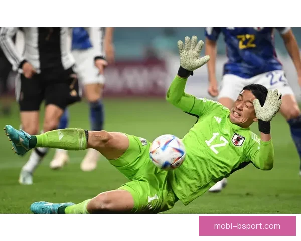 板仓滉崛起为门兴格拉德巴赫后防中枢带动防线全面升级新时代稳固